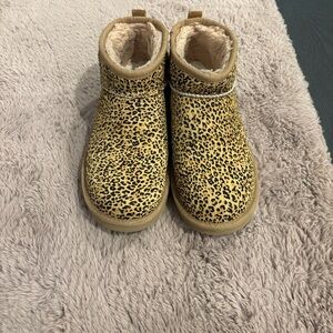 UGG Ultra Mini leopard print